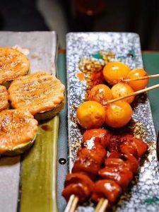 坐屋【いざりや】