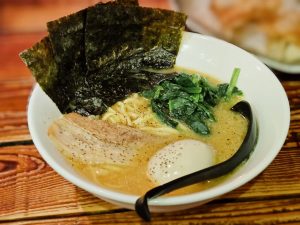 (日本語) 炭火と鉄板66x家系ラーメン益六家